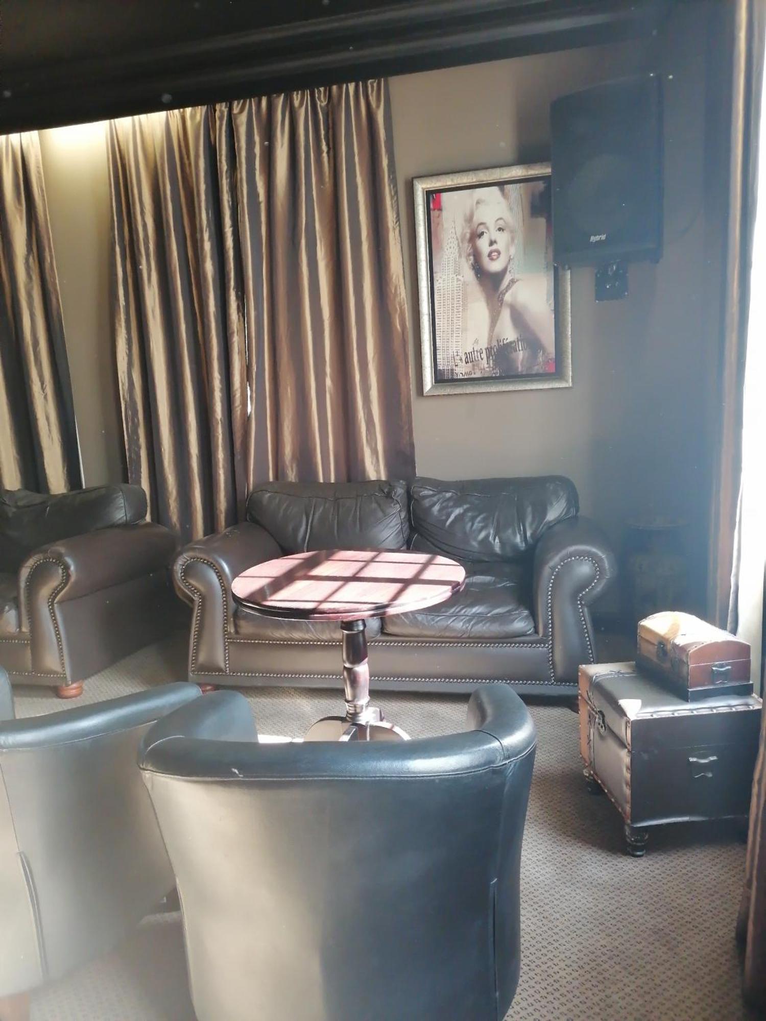 Casa Grande Guest Lodge Brits Buitenkant foto