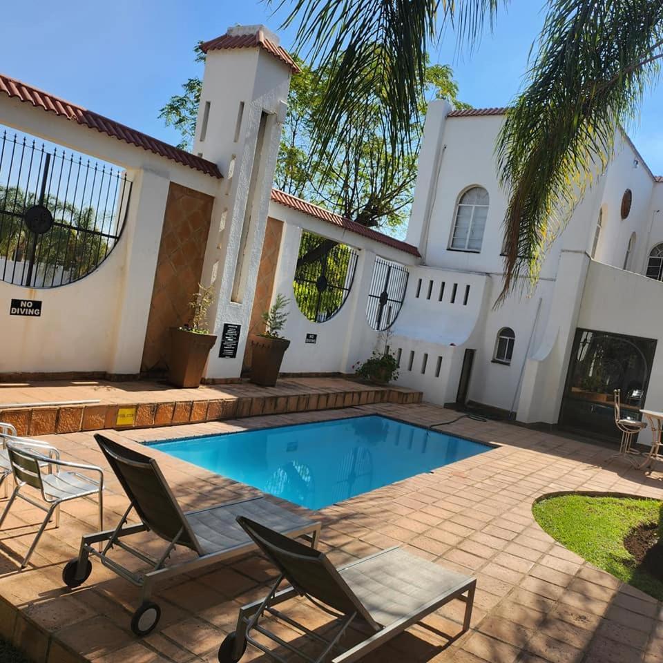 Casa Grande Guest Lodge Brits Buitenkant foto